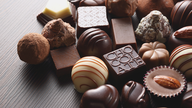 Có nên ăn socola trước khi đi ngủ không? Thời điểm nên và không nên ăn socola