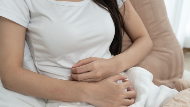 Đang cho con bú bị đau dạ dày: Nguyên nhân và cách giảm đau an toàn