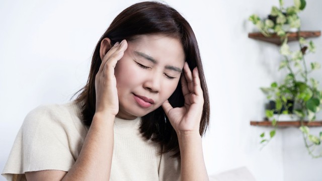 Đau dây thần kinh số 5 có nguy hiểm không​? Nguyên nhân và cách điều trị