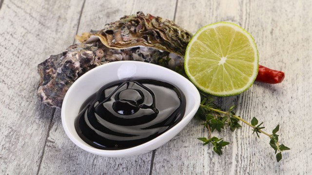 Dầu hào ăn sống được không? Những rủi ro sức khỏe cần lưu ý khi sử dụng dầu hào