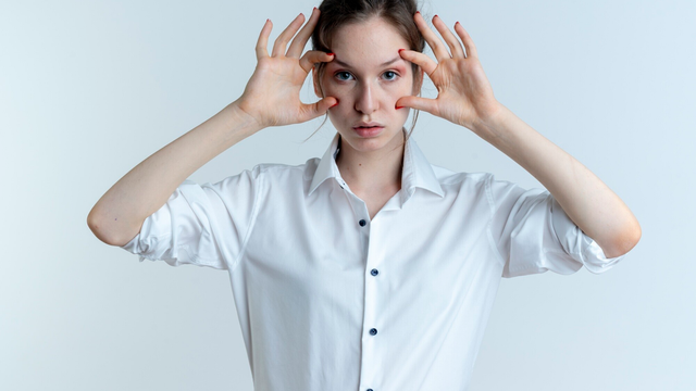 Dấu hiệu đục thủy tinh thể: Cách nhận biết sớm và xử lý kịp thời