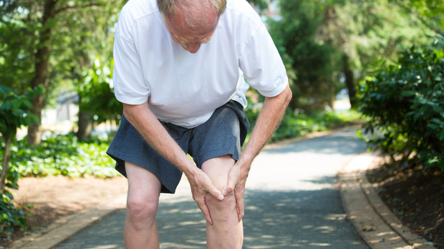 Dấu hiệu giãn dây chằng sau đầu gối là gì? Biện pháp điều trị