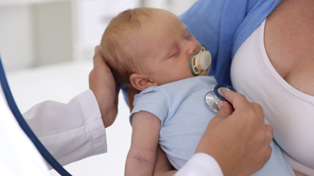 Dấu hiệu trẻ sơ sinh bị nhiễm liên cầu nhóm B cha mẹ cần biết