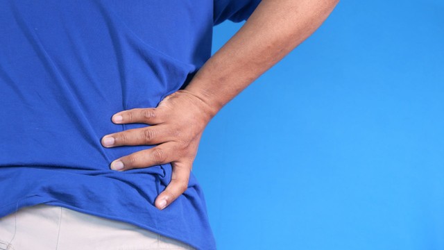 Đau lưng bên phải là bệnh gì? Biện pháp phòng ngừa hiệu quả