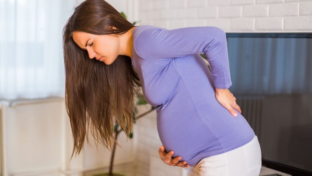 Bị đau lưng và đau bụng dưới khi mang thai tháng đầu: Những điều mẹ bầu nên biết