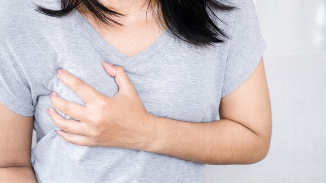 Đau vú: Nguyên nhân, dấu hiệu nguy hiểm và cách xử lý an toàn