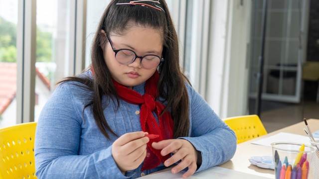 Giải đáp thắc mắc: Trẻ tự kỷ lớn lên sẽ như thế nào?