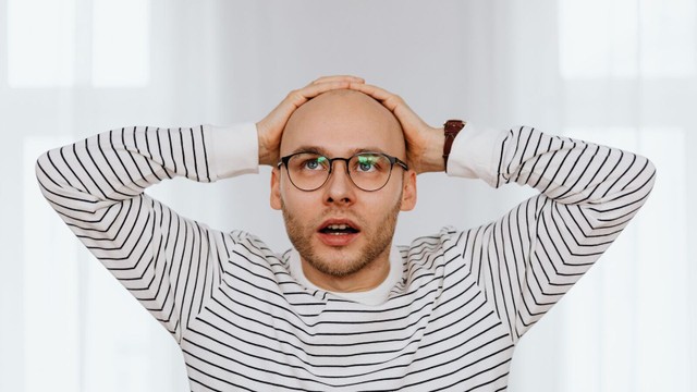 Xạ trị có rụng tóc không? Cách chăm sóc tóc sau điều trị