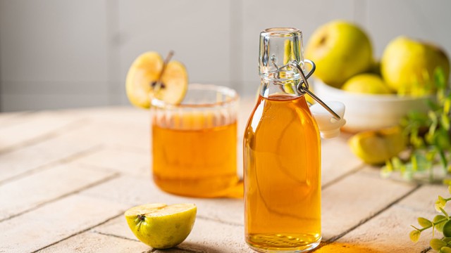 Giấm táo là gì? Những lưu ý cần biết khi sử dụng giấm táo