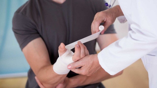 Giãn dây chằng cổ tay: Nguyên nhân, mức độ nguy hiểm và cách xử lý hiệu quả