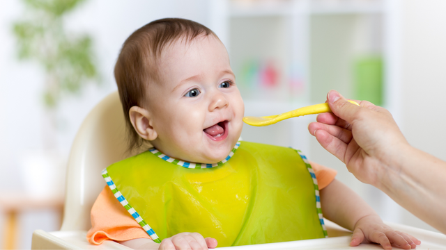 Gợi ý lịch ăn dặm cho bé 5 - 6 tháng​ tuổi: Phụ huynh cần nắm để giúp con phát triển
