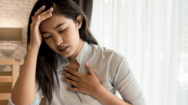 Hít thở sâu bị đau lưng trên bên phải: Nguyên nhân và cách xử lý