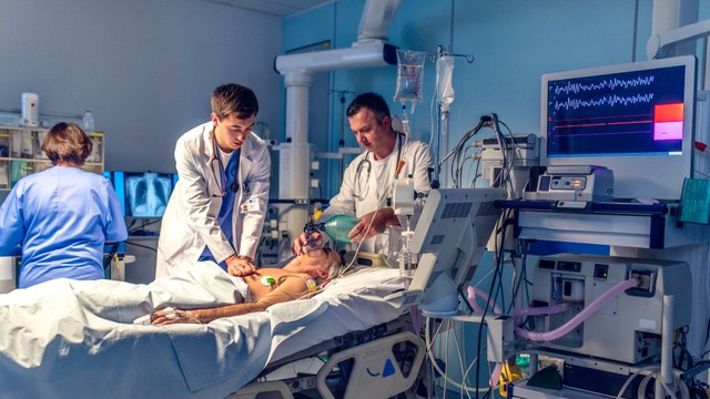 Hướng dẫn cấp cứu sốc phản vệ: Phác đồ chuẩn và phòng ngừa tái phát