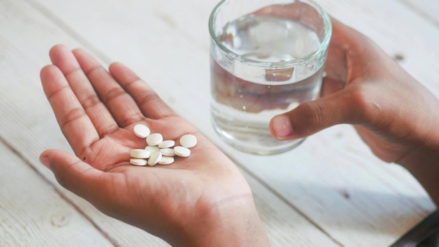 Huyết áp 140 90 có phải uống thuốc không và cách kiểm soát an toàn?