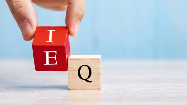 IQ và EQ là gì? Khám phá bí mật trí thông minh và cảm xúc con người