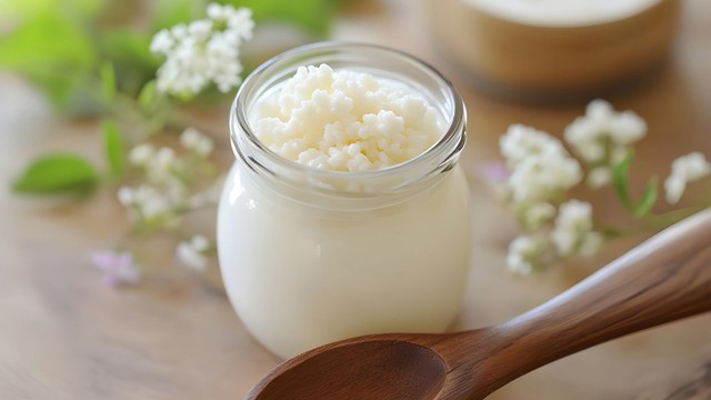 Kefir là gì? Lợi ích sức khỏe của kefir khi sử dụng đúng cách