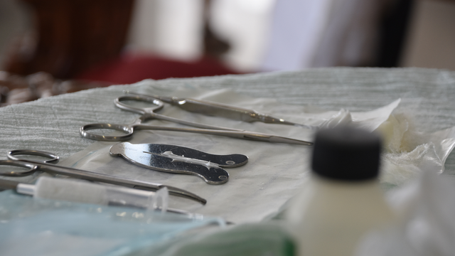 Khi nào cần tháo ghim bao quy đầu? Các dấu hiệu cho thấy đã đến lúc cần xem xét tháo ghim