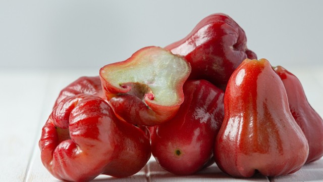 Quả mận bao nhiêu calo? Ăn mận có béo không?