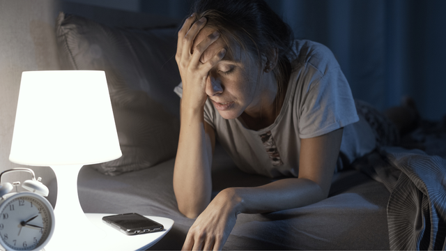 Mất ngủ tê bì chân tay do nguyên nhân gì? Phương pháp điều trị