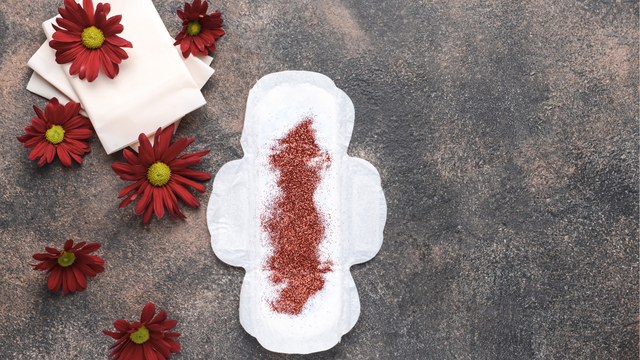 Máu kinh màu nâu có phải là bệnh không? Nguyên nhân do đâu?