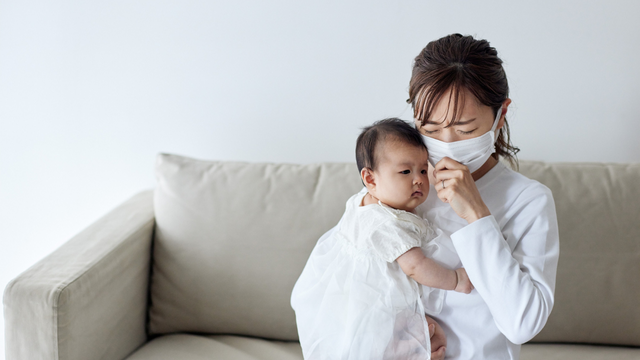 Mẹ bị Covid-19 có cho con bú được không?