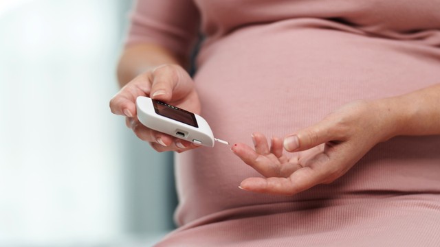 Mẹ bị tiểu đường thai kỳ sinh con có bị tiểu đường không? Những điều cần lưu ý