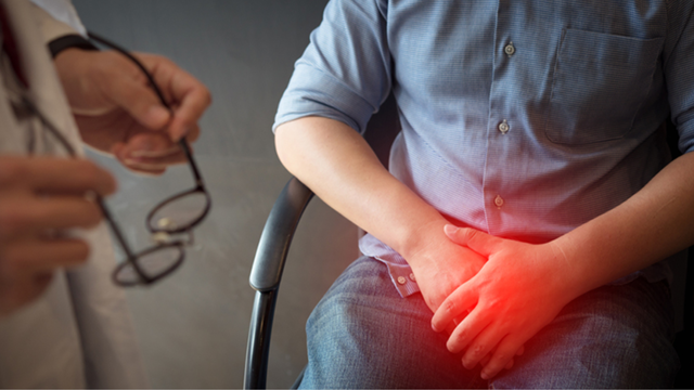 Một tinh hoàn có cục nhỏ rắn không đau​ là dấu hiệu cảnh báo bệnh lý gì?