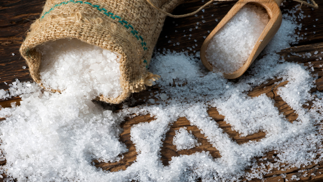 Người bị bướu cổ có nên ăn muối iốt không? Thực phẩm cần tránh khi bị bướu cổ