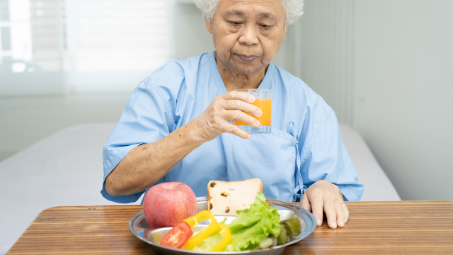 Người bị khô khớp gối nên ăn gì để cải thiện sức khỏe?