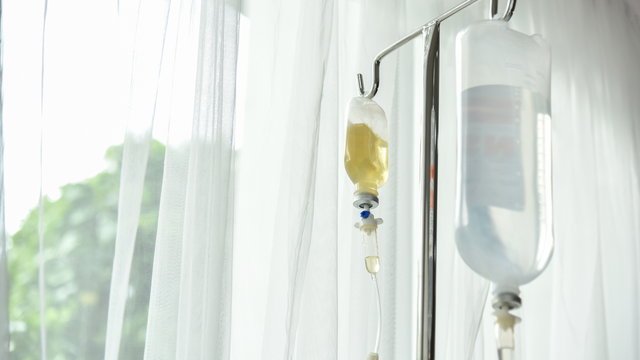 Người mệt mỏi có nên truyền nước không và khi nào thật sự cần thiết?