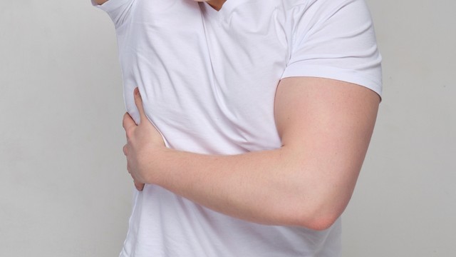 Nguyên nhân hít thở sâu bị đau sườn phải và những điều bạn cần lưu ý