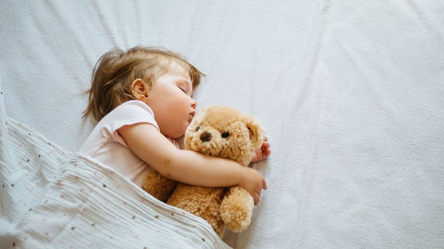 Nguyên nhân trẻ sơ sinh ngủ hay vặn mình: Những điều cha mẹ cần biết