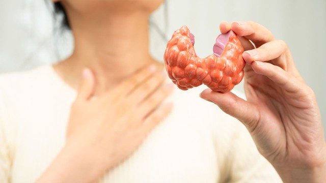 Nhân tuyến giáp có nguy hiểm không? Nguyên nhân, dấu hiệu và hướng xử trí 