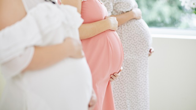 Nước ối có màu gì? Cách nhận biết bất thường mẹ bầu cần biết