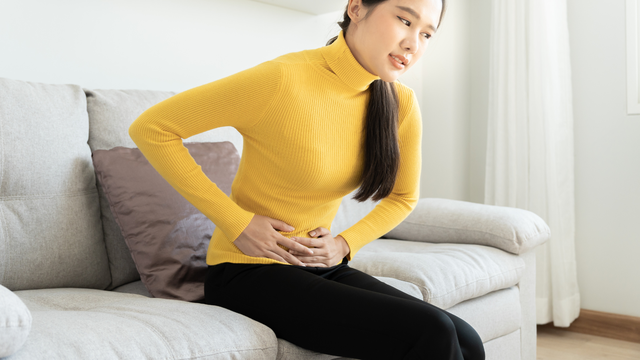 Nguyên nhân nào gây đi ngoài phân sống? Những đối tượng dễ gặp phải