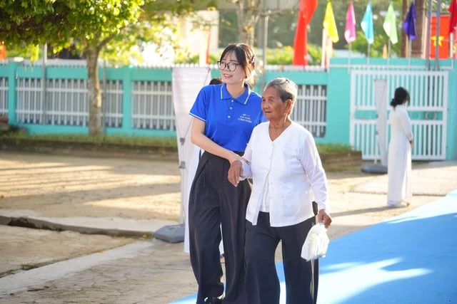 Long Châu đồng hành Sở Y tế Vĩnh Long khám, phát thuốc miễn phí cho người dân có hoàn cảnh khó khăn