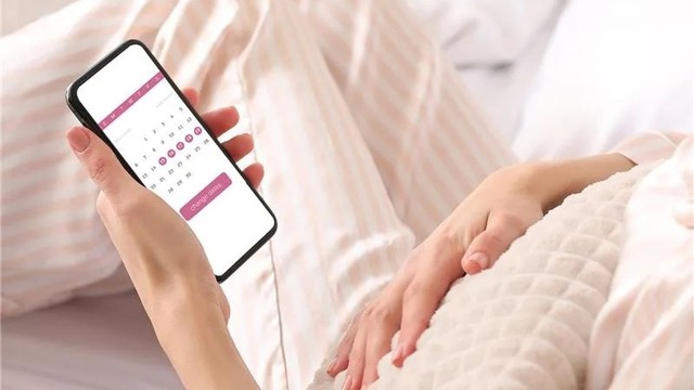 Sau sinh 1 tháng có kinh lại có sao không?