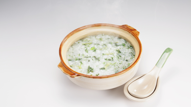 Sau sinh có ăn được cháo gói không, cần lưu ý gì? 