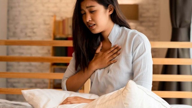 Sốt xuất huyết tràn dịch màng phổi: Triệu chứng và biến chứng 