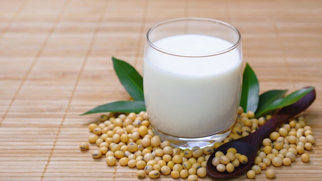 Sữa đậu nành bao nhiêu calo? Uống sữa đậu nành có béo không?