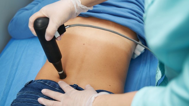 Tán sỏi ngoài cơ thể là gì? Quy trình, chỉ định và cách phòng ngừa biến chứng