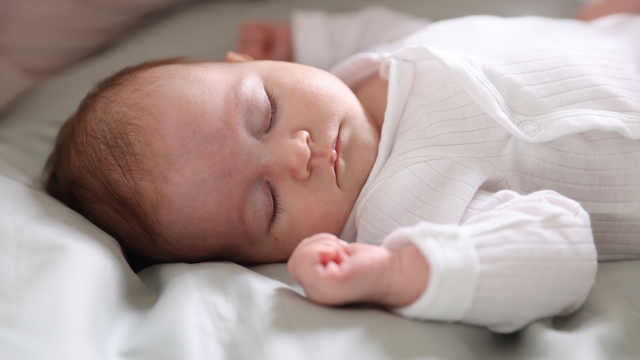 Thế nào là ngủ li bì ở trẻ sơ sinh? Hiểu đúng để không bỏ sót dấu hiệu nguy hiểm