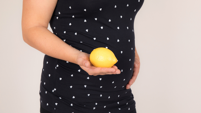 Thèm chua là trai hay gái? Giải thích khoa học về quan niệm khi mang thai