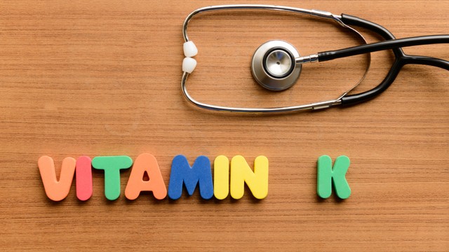 Thiếu vitamin K gây bệnh gì? Nguyên nhân thiếu vitamin K và cách bổ sung hiệu quả