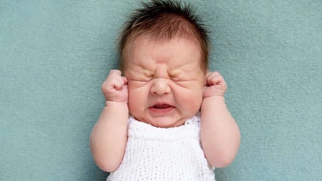 Trẻ cứ 12 giờ đêm la khóc: Nguyên nhân và cách khắc phục cha mẹ cần biết