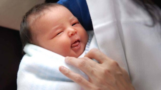 Trẻ mấy tháng biết nói? Lưu ý khi dạy con tập nói