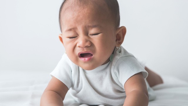 Trẻ sơ sinh hắt hơi nhiều: Nguyên nhân và cách chăm sóc cha mẹ cần biết