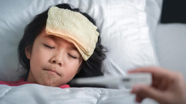 Triệu chứng sốt viêm họng ở trẻ em