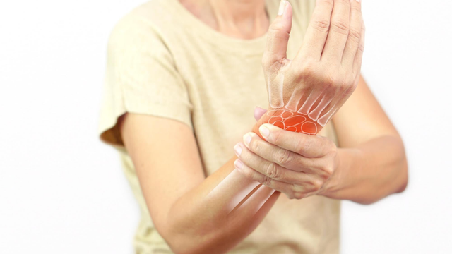 Triệu chứng viêm khớp dạng thấp và viêm xương khớp có gì khác nhau?