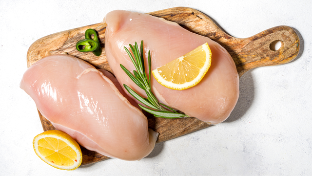 Ức gà bao nhiêu protein? Ăn ức gà có tăng cân không?